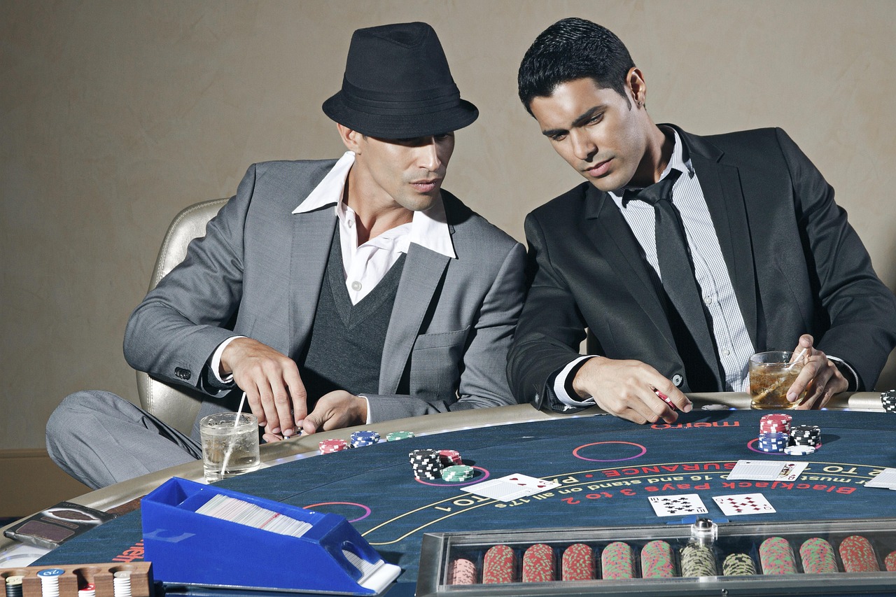 The iGaming Edge: Mastering Slots, Poker, and Smart Betting in 2025